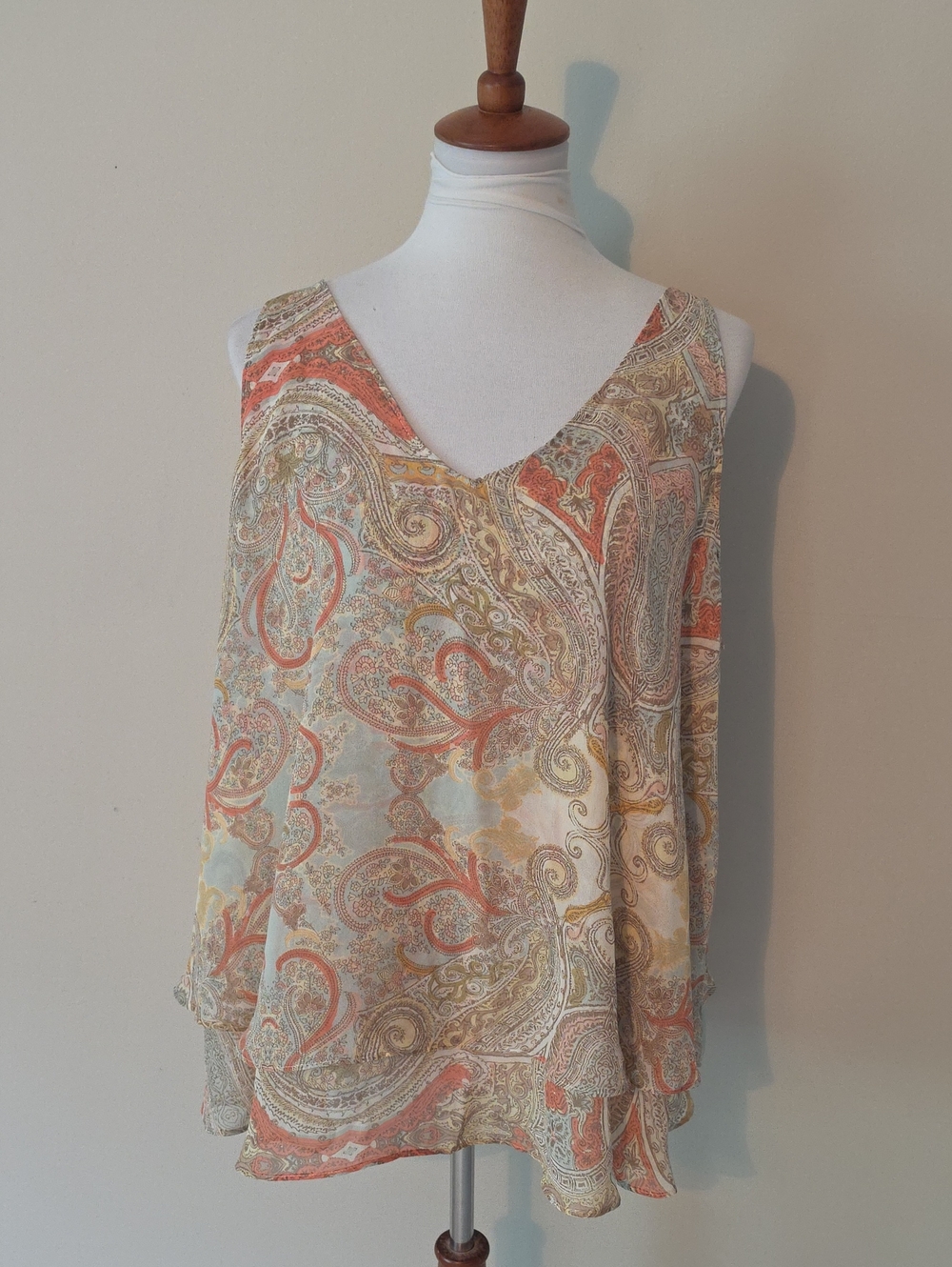 Lane & Bryant Sleeveless V-Neck Paisley Print Top in Tan & Cream  Brand New